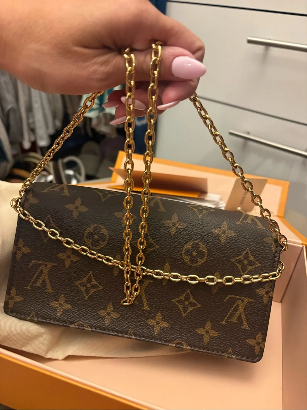 Louis Vuitton Lily - Picture 7 of 13